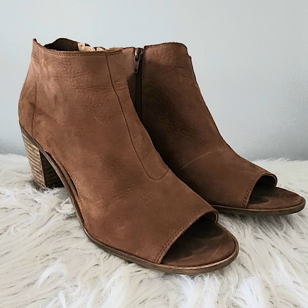 Lucky Band bootie open toe women size 10 brown